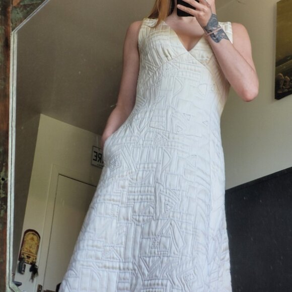 Handmade embroidered geometric pattern embellished wedding dress - Size 6 - Picture 3 of 8